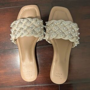 Pearl sandals